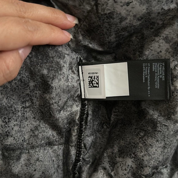 The North Face women’s fleece cowl neck pullover with front pocket - Picture 6 of 8